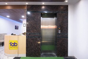 Reception - Fabhotel Yatri Inn (Noida)