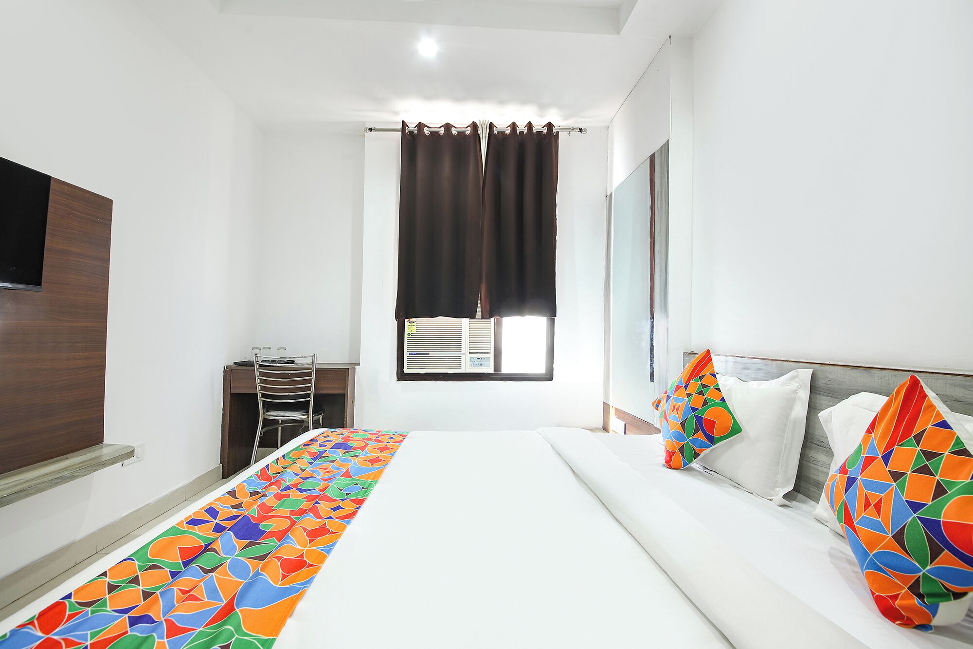 Egyptian cotton sheets, premium bedding, in-room safe, free WiFi