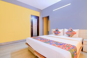 Egyptian cotton sheets, premium bedding, in-room safe, free WiFi - Fabhotel Yellow Rose (Kolkata)