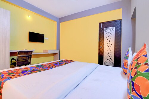 Fabhotel Yellow Rose