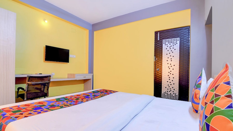 Fabhotel Yellow Rose