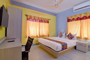 Egyptian cotton sheets, premium bedding, in-room safe, free WiFi - Fabhotel Yellow Rose (Kolkata)