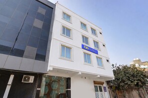 Exterior - Fabhotel Sr Stay (New Delhi)