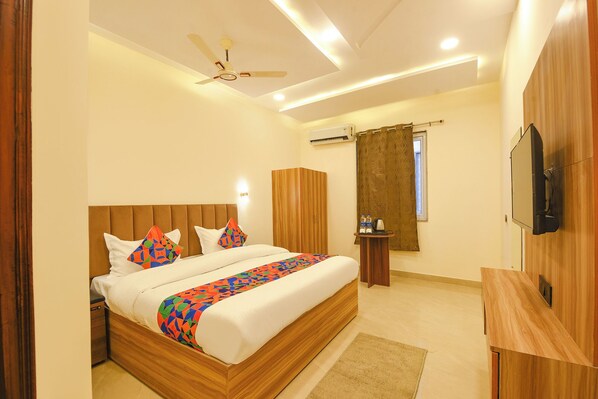 Egyptian cotton sheets, premium bedding, in-room safe, free WiFi - Fabhotel Pvs Grand (New Delhi)