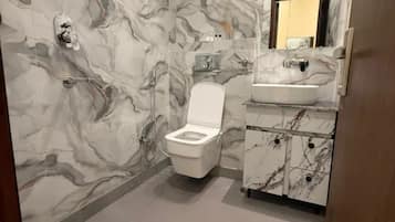 Deluxe Room | Bathroom