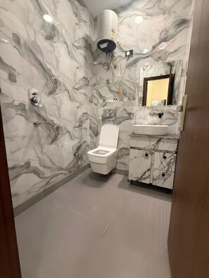 Quarto luxo | Banheiro