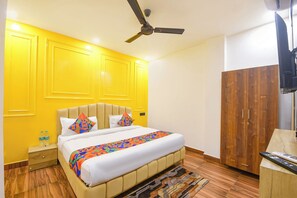Egyptian cotton sheets, premium bedding, in-room safe, free WiFi - Fabhotel Grand Victory (New Delhi)