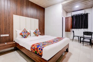 Deluxe Room | Egyptian cotton sheets, premium bedding, in-room safe, free WiFi - Fabhotel Sankalp Inn (Navi Mumbai)