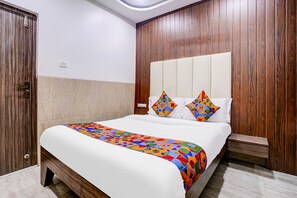 Egyptian cotton sheets, premium bedding, in-room safe, free WiFi