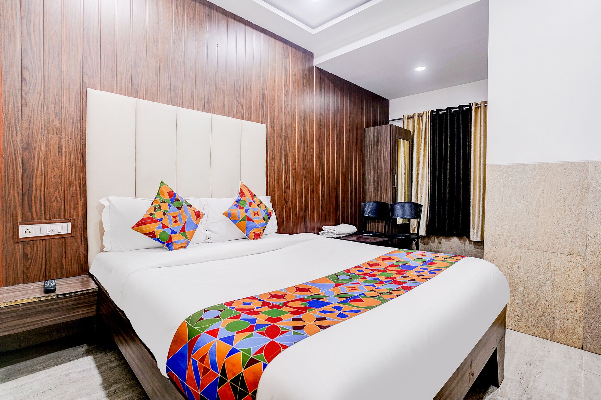 Egyptian cotton sheets, premium bedding, in-room safe, free WiFi