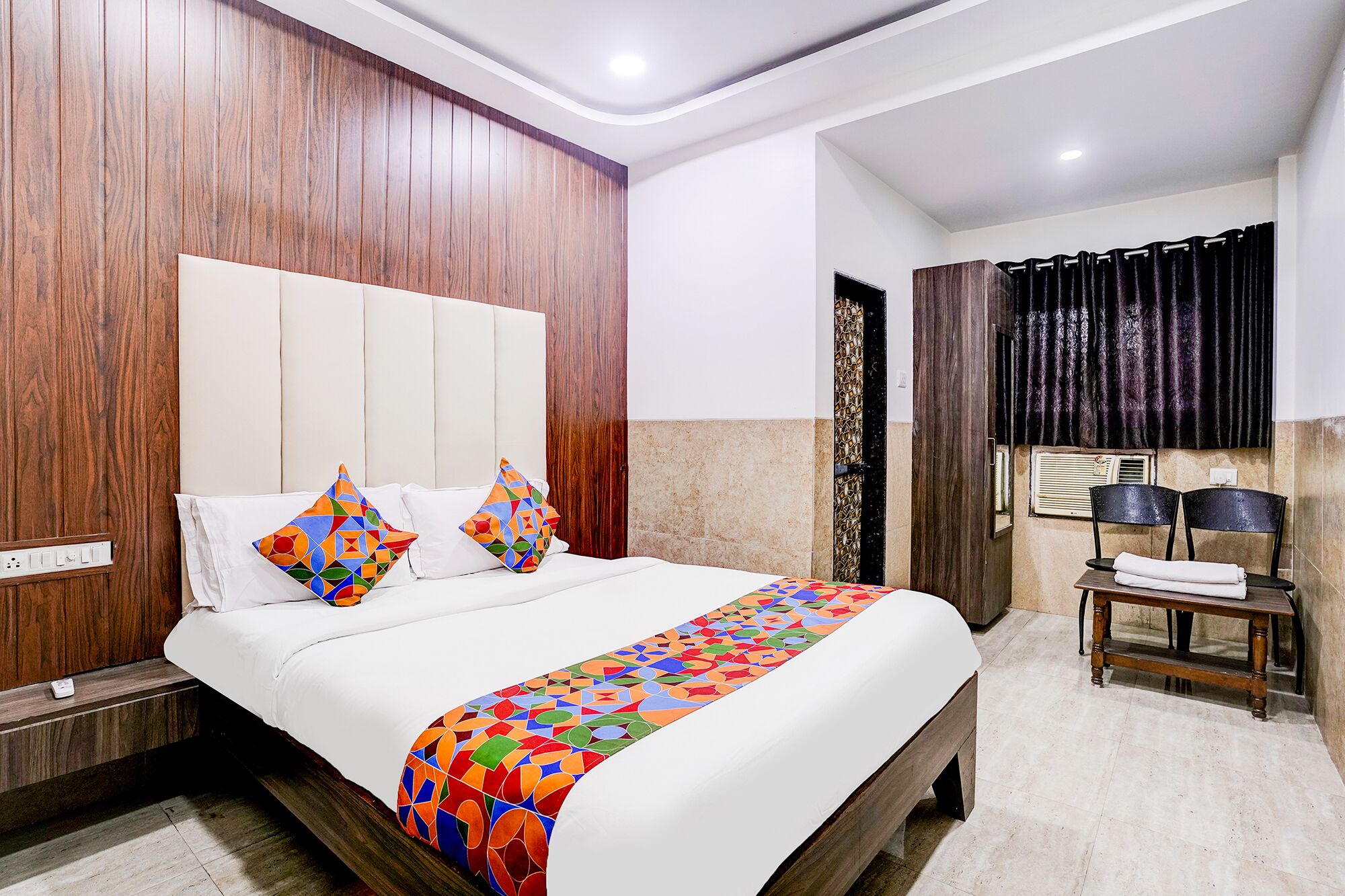 Egyptian cotton sheets, premium bedding, in-room safe, free WiFi