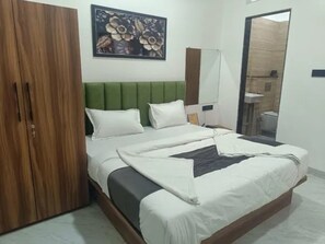 Executive Room - Fabhotel The Backyard Bowl (Sanwer)