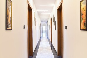 Lobby - Fabhotel The Backyard Bowl (Sanwer)