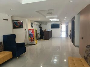 Lobby sitting area - Fabhotel The Backyard Bowl (Sanwer)