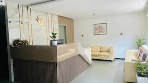 Reception - Fabhotel Global Stay Rajajinagar (Bangalore)