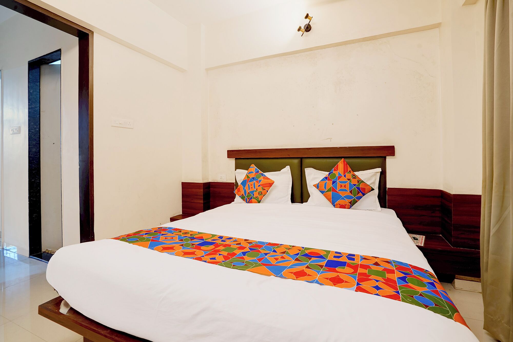 Deluxe Room | Egyptian cotton sheets, premium bedding, in-room safe, WiFi (free)