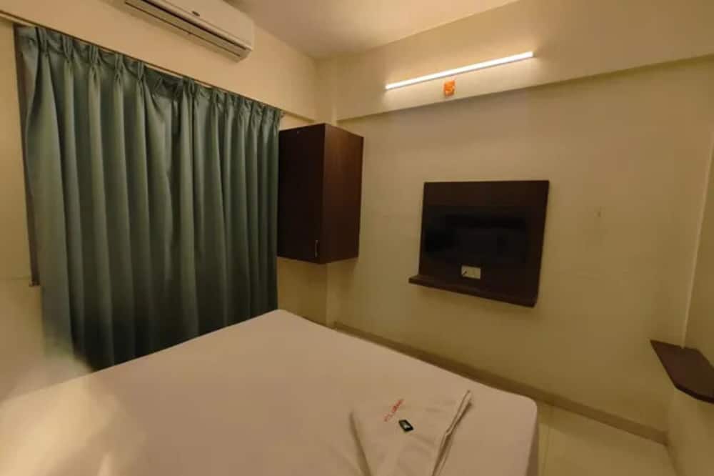 Fabhotel Ar Residency I