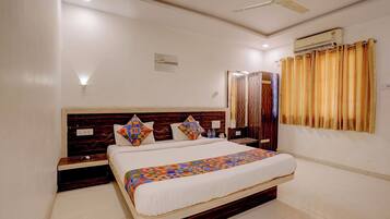 Egyptian cotton sheets, premium bedding, in-room safe, free WiFi