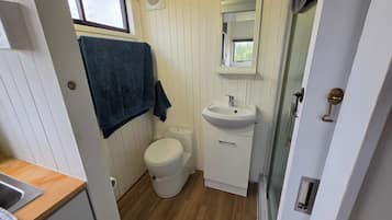 Shower, hair dryer, towels, shampoo