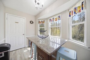 Interior - 6 mi to Stone Mountain Park – Cozy Family Retreat (Snellville)