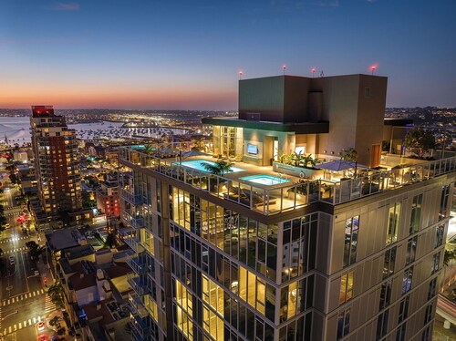 Rooftop Deck + Fitness Center | Steps to Waterfront | Ancora by AvantStay