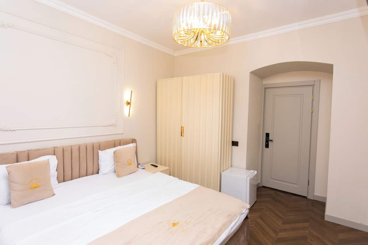 Economy Double Room | In-room safe, blackout curtains, soundproofing, iron/ironing board