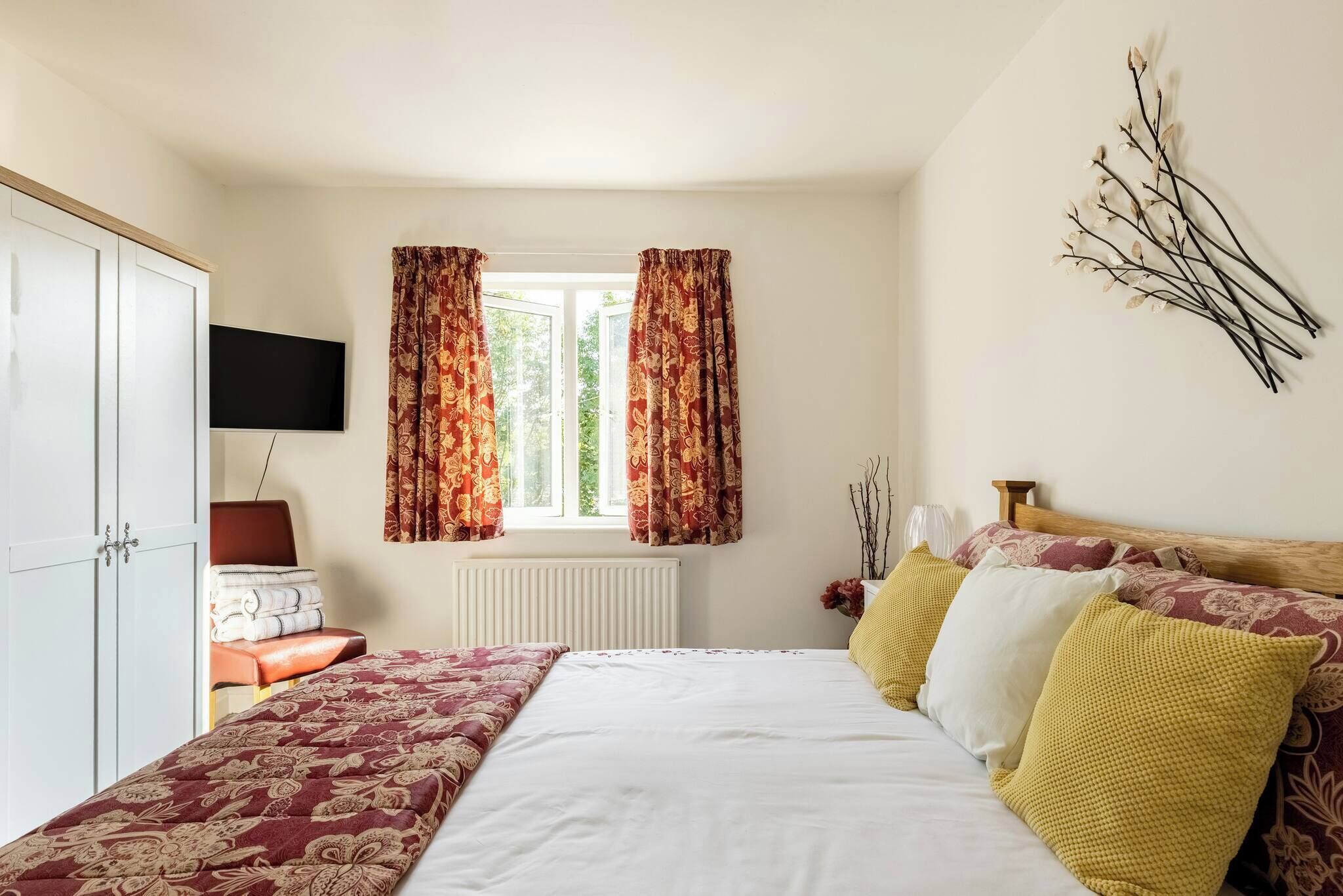 1 bedroom, iron/ironing board, Internet, bed sheets