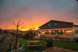 Outdoor dining - Kayaüstü Dağ Evi (Duzkoy)