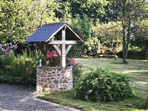 Property grounds - French Cottage in the heart of history (Landivy)
