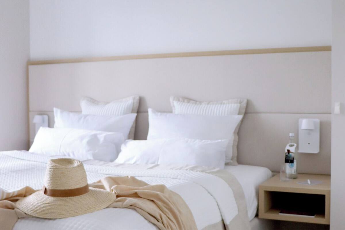 Classic Suite, 1 Bedroom, Non Smoking, Courtyard View | In-room safe, desk, laptop workspace, free WiFi