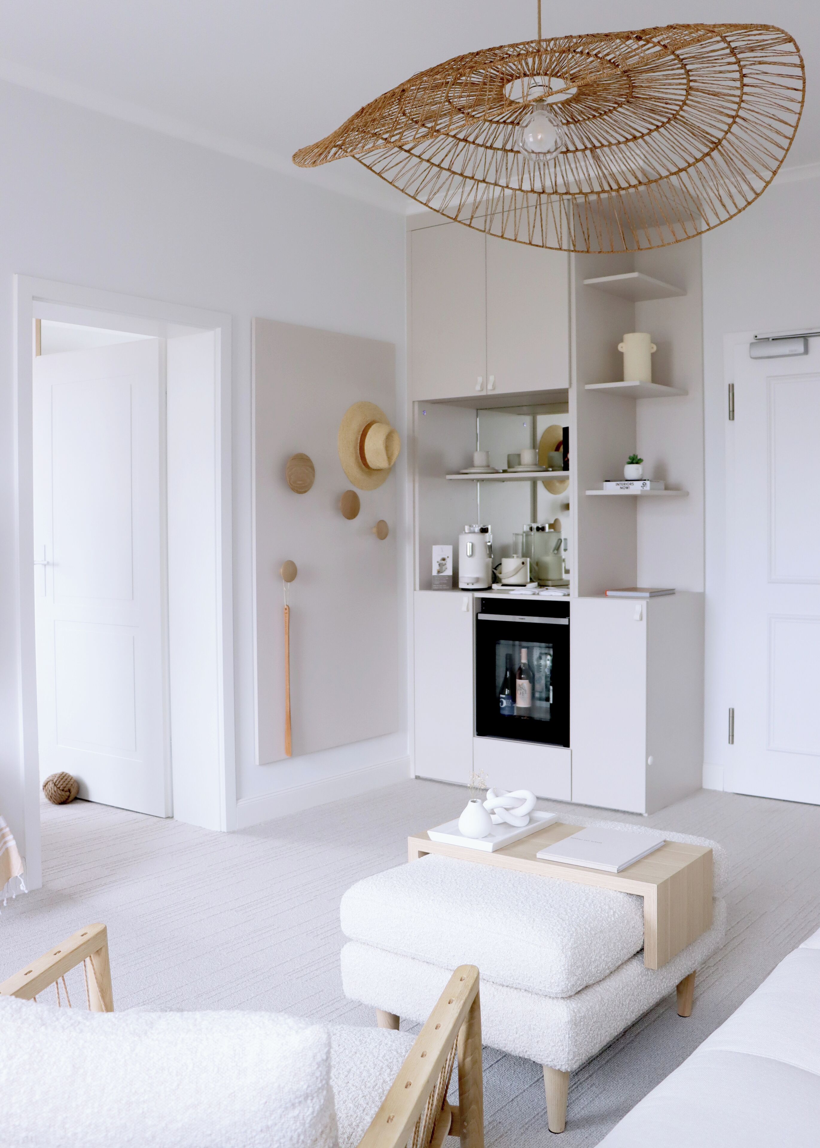 Suíte clássica, 1 quarto, para não fumantes, vista parcial para o mar | Sala de estar