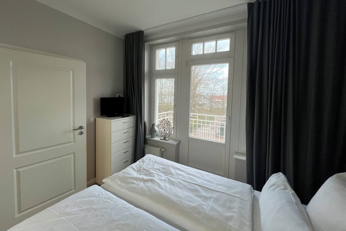 Junior Suite, 1 Bedroom, Non Smoking, Sea View | In-room safe, desk, laptop workspace, free WiFi