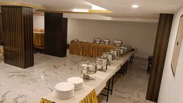 Family Room | Dining