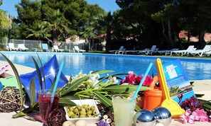 Pool - Apartment in Martigues Near Beaches (Martigues)