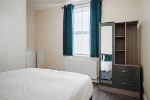 6 habitaciones, tabla de planchar con plancha, internet y ropa de cama 