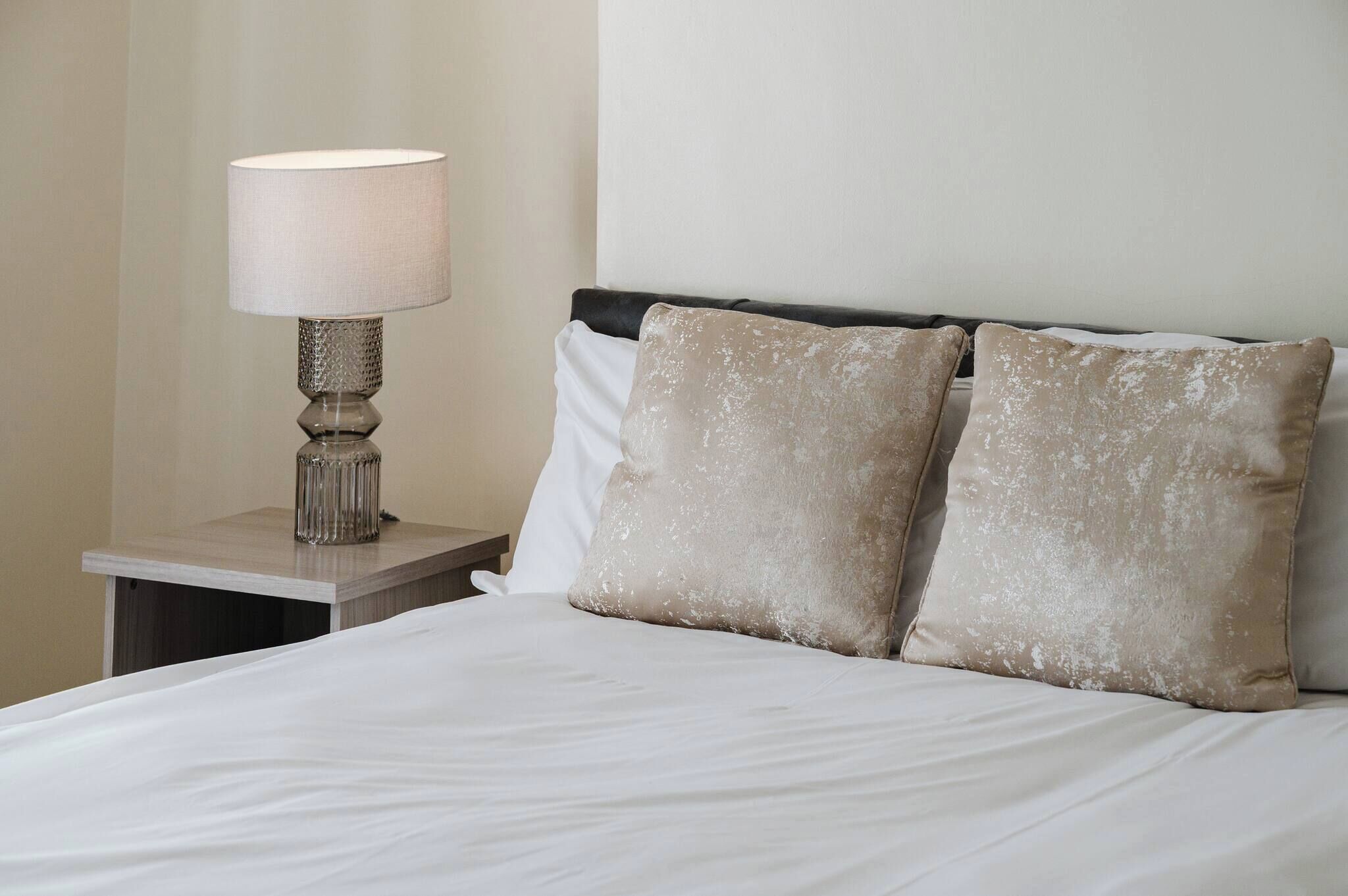 Bügeleisen/Bügelbrett, Internetzugang, Bettwäsche