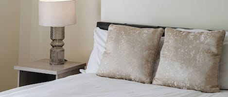 Iron/ironing board, Internet, bed sheets