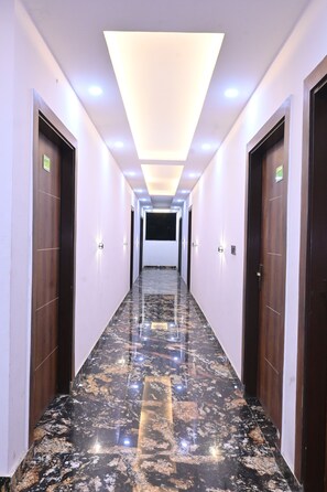 Exterior - Hotel Apple Tree (Agra)