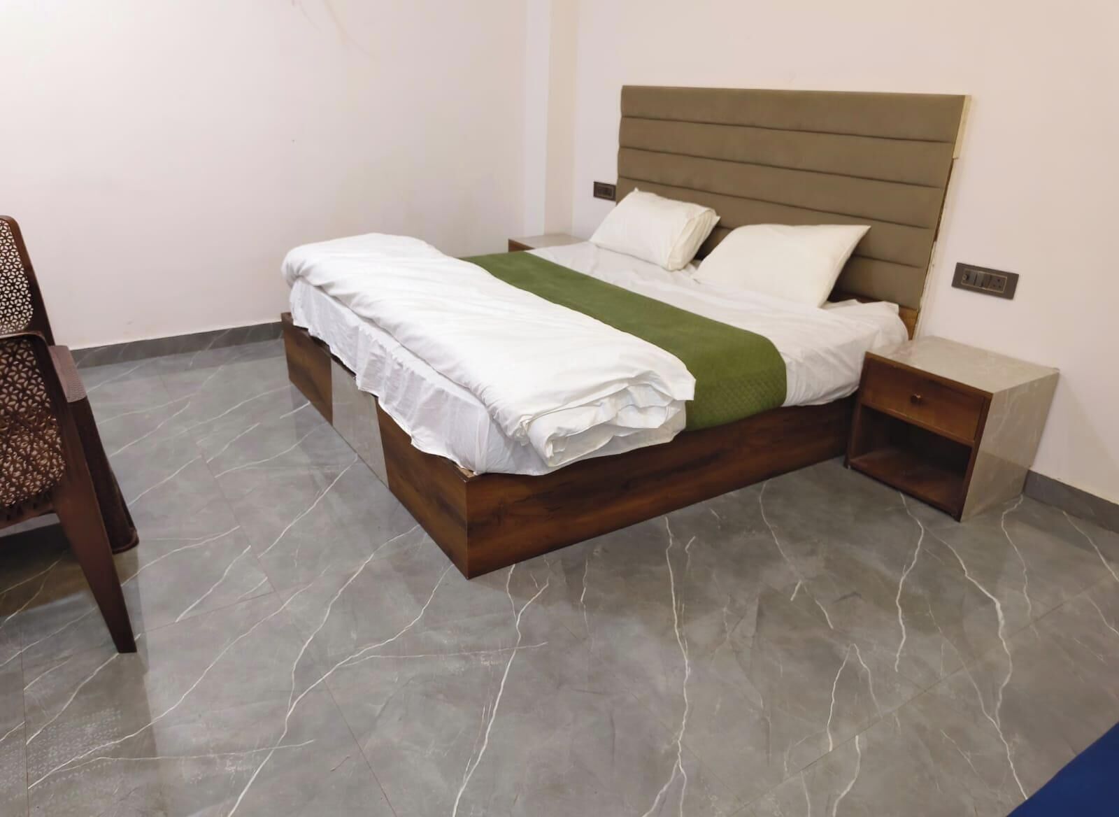 Deluxe Suite, City View