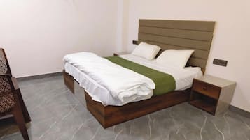 Deluxe Suite, City View