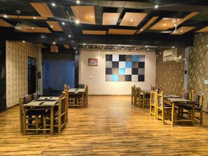 Restaurant - Hotel Apple Tree (Agra)