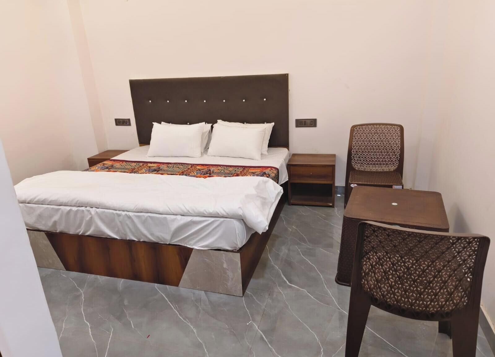 Deluxe Suite, City View