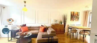 Near Tower Bridge 3 bedroom house with parking