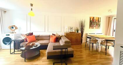 Near Tower Bridge 3 bedroom house with parking