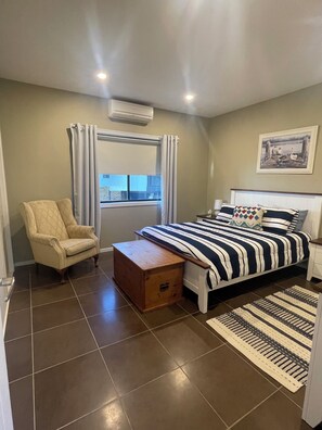 Iron/ironing board, bed sheets - Waterfront house, bright and airy with gorgeous views of the sunset every night. (Macleay Island)