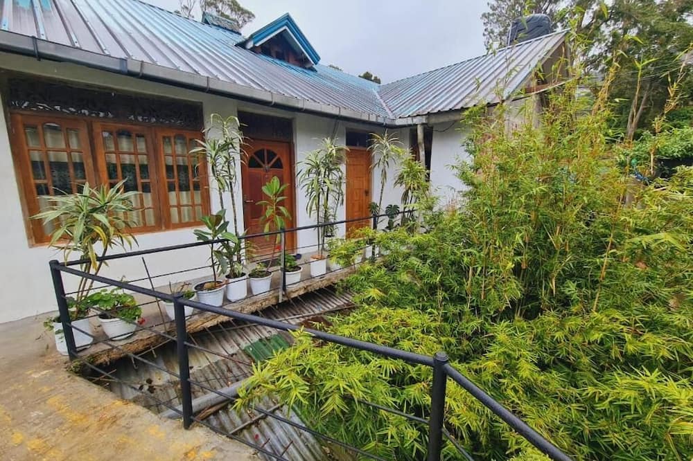 Sasru Holiday Home