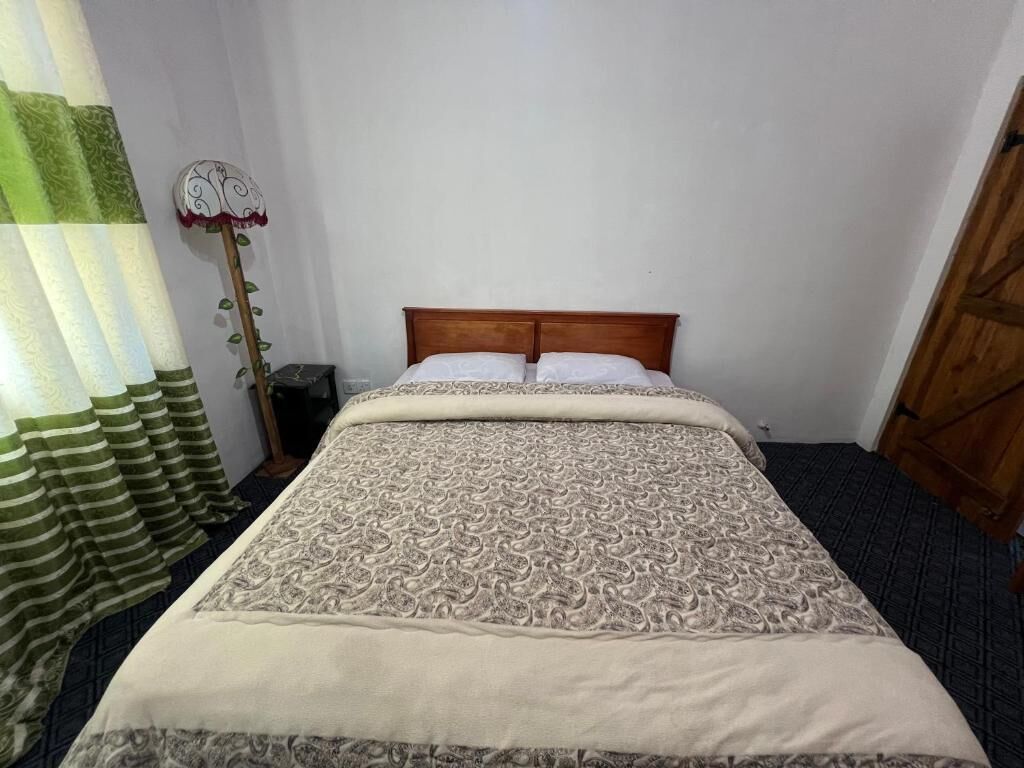 Comfort Double Room, Mountain View | Peti besi dalam bilik, meja, ruang kerja komputer riba, kalis bunyi 