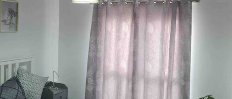 3 間睡房、熨斗/熨衫板、上網、床單