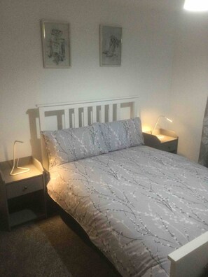 3 chambres, fer et planche à repasser, accès Internet, draps fournis