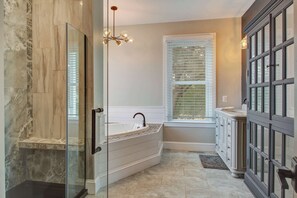 Shower, hair dryer, towels, shampoo - Elegant Coastal Retreat w/ Pool, Spa, & Golf Views (Isle of Palms)